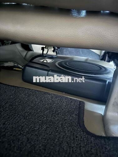 xe nhà toyota innova 2.0E màu bạc zin còn rất đẹp