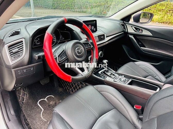 Mazda 3 2019 1.5L Luxury - 72000 km