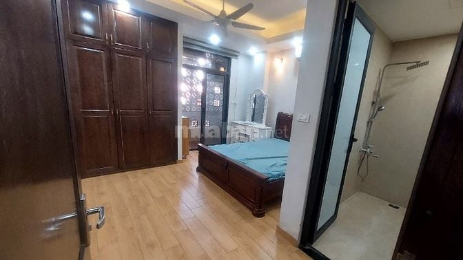 Cho thuê căn hộ 2 phòng ngủ, DT 70m2, mặt phố An Trạch, Đống Đa, đủ đồ