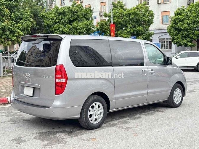 Bán xe Hyundai Grand Starex 9 chỗ số tự động 2017