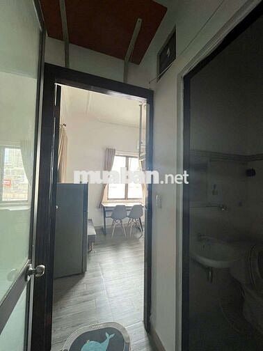 Phòng có gác full nội thất cửa sổ trời gần HIU UEF HUTECH 5p đi qua Q1
