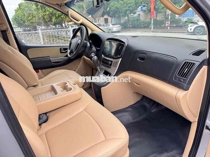 Bán xe Hyundai Grand Starex 9 chỗ số tự động 2017