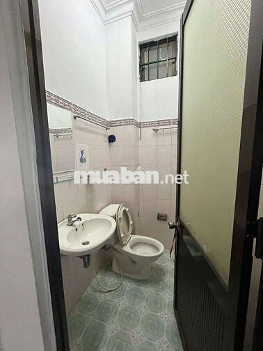 Phòng có gác full nội thất cửa sổ trời gần HIU UEF HUTECH 5p đi qua Q1