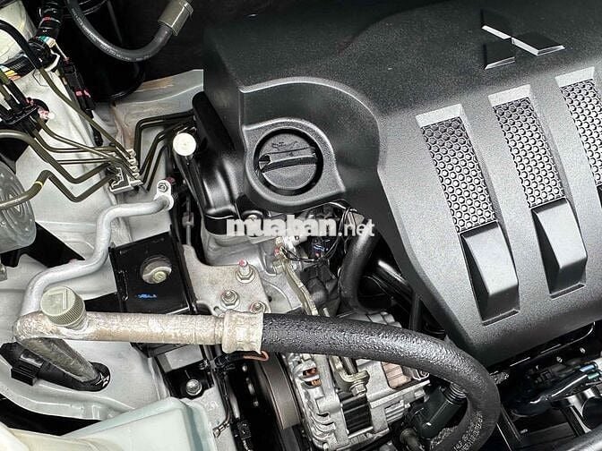 Xe 7 Chỗ Xpander 1.5 sx 2013 AT Premium