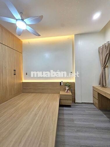 NHÀ HIỆN ĐẠI CHÂU ÂU - LÊ VĂN SỸ