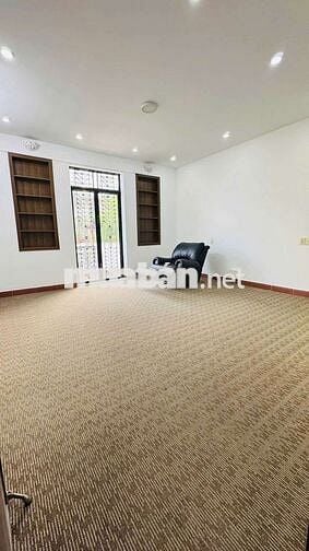 Cho thuê biệt thự giá rẻ 12 x 20 có 3 lầu 6pn 6wc sân thượng