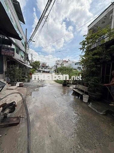 nhà thuê gốc 2MT Bùi tư toàn an lạc bình Tân DT 60m giá 11tr