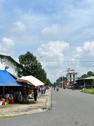 BÁN LÔ ĐẤT NGAY NGÃ TƯ LỚN MẶT TIỀN KINH DOANH TRUNG TÂM CHỢ BÀU BÀNG