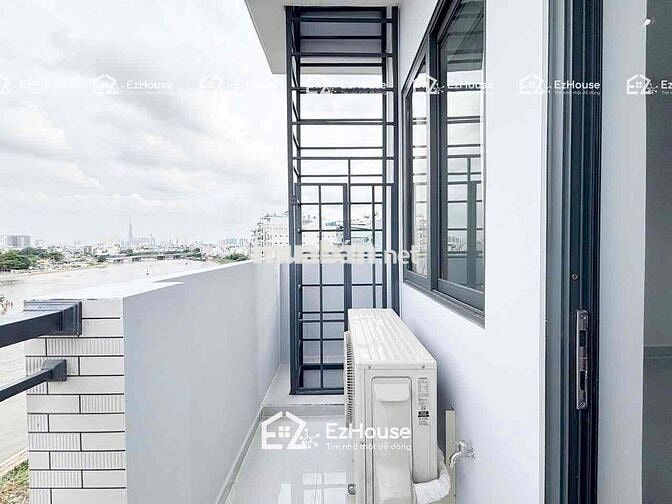 Ngay đường Dương quảng Hàm phòng mới xây có thang máy + máy lạnh mới