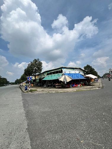 BÁN LÔ ĐẤT NGAY NGÃ TƯ LỚN MẶT TIỀN KINH DOANH TRUNG TÂM CHỢ BÀU BÀNG
