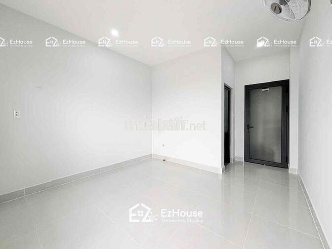 Ngay đường Dương quảng Hàm phòng mới xây có thang máy + máy lạnh mới