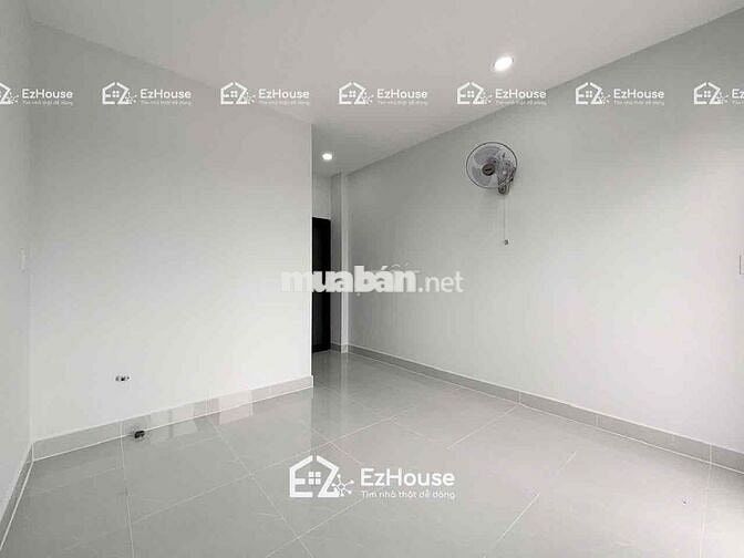 Ngay đường Dương quảng Hàm phòng mới xây có thang máy + máy lạnh mới