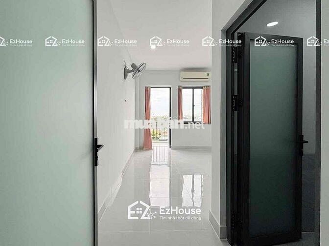 Ngay đường Dương quảng Hàm phòng mới xây có thang máy + máy lạnh mới