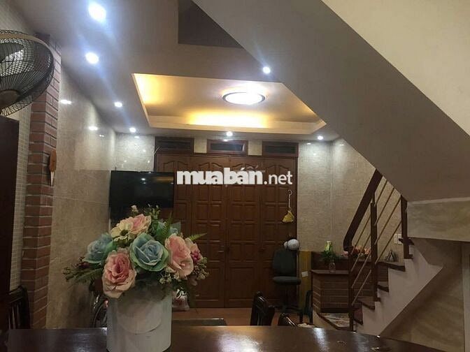 Cho thuê nhà 38m2 4 tầng 4 phòng ngủ Vĩnh Hưng, Dương Văn Bé