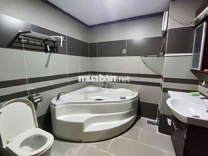 Nhà NC cho làm CHDV Đinh bộ lĩnh hướng bùi đình túy gần chợ bà chiểu