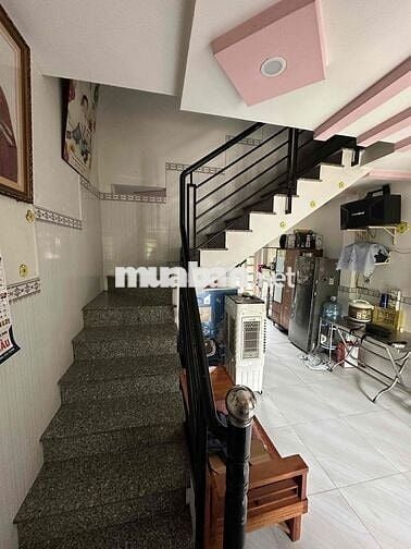 Nhà 1 trệt 1 lầu 2PN 2WC. đang sử dụng ổn định.