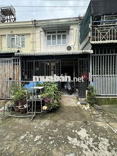 Nhà 1 trệt 1 lầu 2PN 2WC. đang sử dụng ổn định.