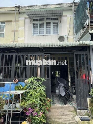 Nhà 1 trệt 1 lầu 2PN 2WC. đang sử dụng ổn định.