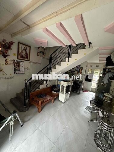 Nhà 1 trệt 1 lầu 2PN 2WC. đang sử dụng ổn định.