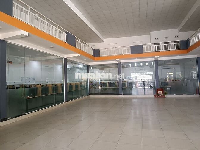 Mặt bằng đường CMT8, 320m² kinh doanh, văn phòng, trung tâm dạy học