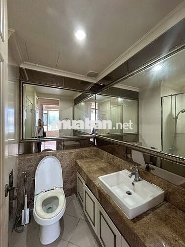 - Chủ gửi bán nhanh CH Cantavil HC BTH DT:154 3PN-2WC tầng cao căn góc