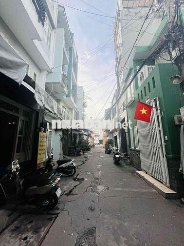 Ngay Đinh Tiên Hoàng - gần Chợ Bà Chiểu | Giáp Quận 1 | 2PN tiện ở hoa