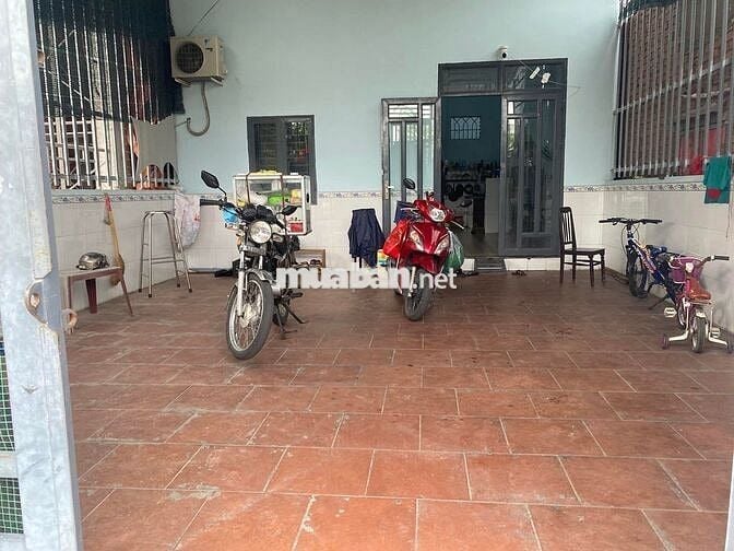 BÁN GẤP NHÀ MẶT TIỀN ĐƯỜNG NGUYỄN BÍNH NHAY SÂN VẬN ĐỘNG ĐÔNG HOÀ