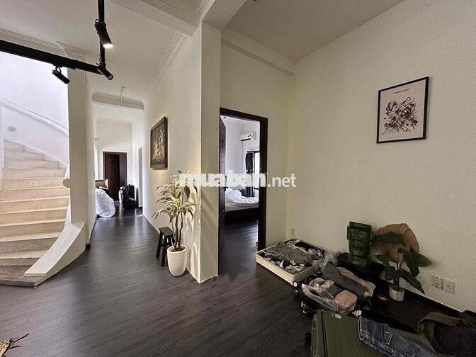 Cho thuê biệt thự Cộng Hoà 10x20 3 tầng 7 phòng ntcc