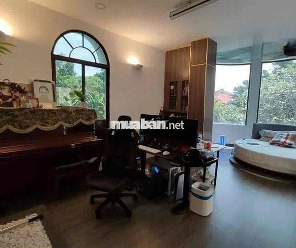 Cho thuê biệt thự Cộng Hoà 10x20 3 tầng 7 phòng ntcc