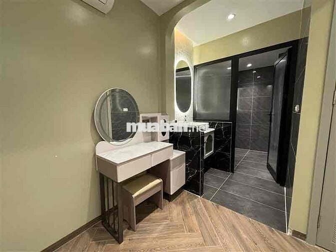 Bán nhà 6 tầng thang máy , 33,7m2 , Mt 6m - phố Khâm Thiên - Đống Đa