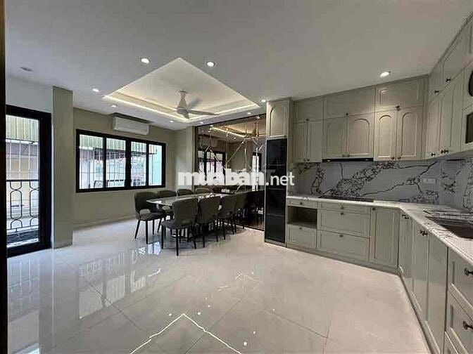 Bán nhà 6 tầng thang máy , 33,7m2 , Mt 6m - phố Khâm Thiên - Đống Đa