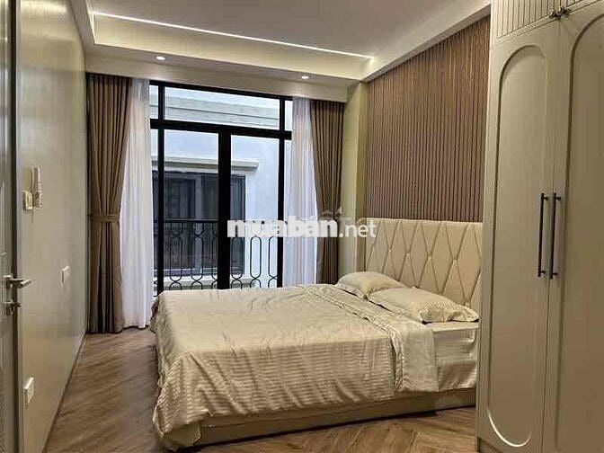 Bán nhà 6 tầng thang máy , 33,7m2 , Mt 6m - phố Khâm Thiên - Đống Đa