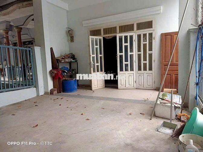 Cần Bán Nhà Bình Nhâm Giáp Đường Và Sân Du Lịch