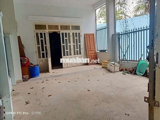 Cần Bán Nhà Bình Nhâm Giáp Đường Và Sân Du Lịch