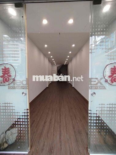 Cho thuê MBKD Tầng 1 góc ngã tư mặt đường Trần Khát Chân,vỉa hè 6m