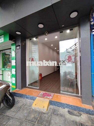 Cho thuê MBKD Tầng 1 góc ngã tư mặt đường Trần Khát Chân,vỉa hè 6m