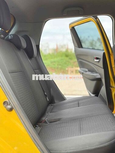 Suzuki Swift 2020 màu vàng, nhập Thái, odo 8 vạn