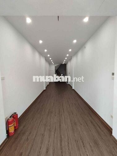 Cho thuê MBKD Tầng 1 góc ngã tư mặt đường Trần Khát Chân,vỉa hè 6m