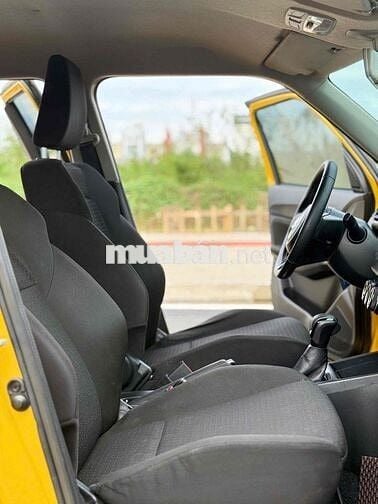 Suzuki Swift 2020 màu vàng, nhập Thái, odo 8 vạn