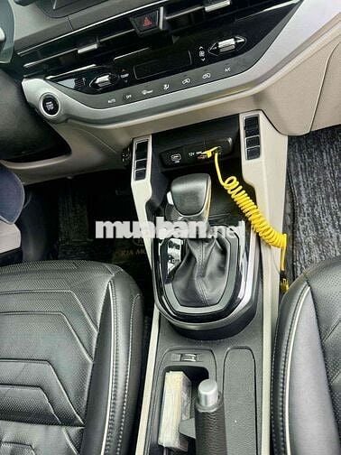 em cần ra đi con xe Kia Carens cuối 2023