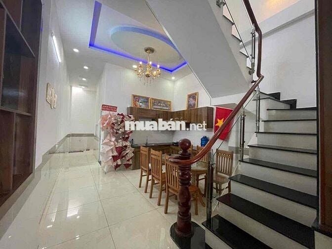 nhà lầu trệt 85m2 ,4p ngủ,có máy lạnh,bàn ghế,sân xe hơi