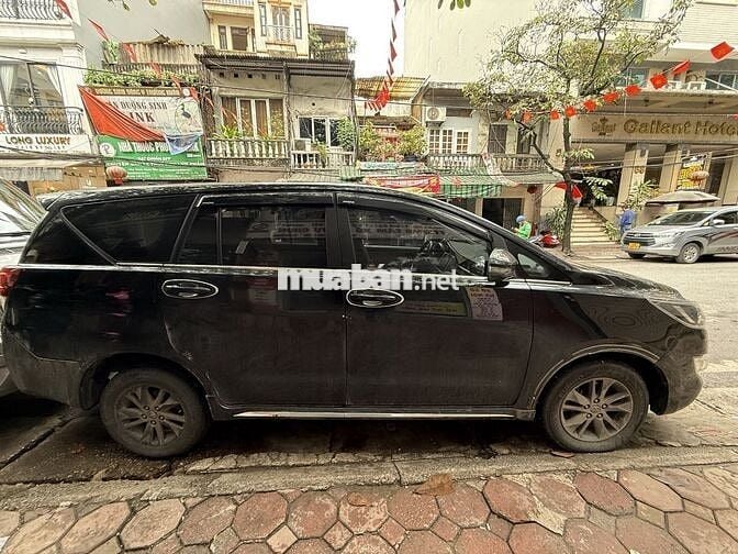 Toyota Innova Ventu 2019 số tự động màu đen