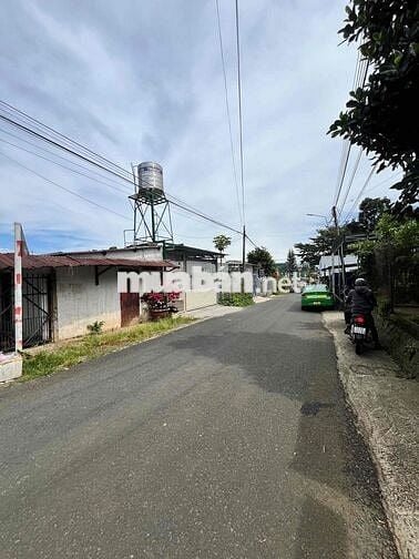 BÁN GẤP LÔ ĐẤT 2 MẶT TIỀN BỜ HỒ TRUNG TÂM TP BẢO LỘC