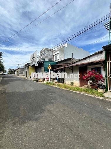 BÁN GẤP LÔ ĐẤT 2 MẶT TIỀN BỜ HỒ TRUNG TÂM TP BẢO LỘC