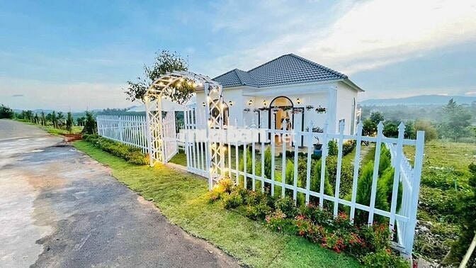 Nợ nần cần bán lỗ nặng lô 900m2 giá 300triệu tặng nhà và sân vườn đẹp