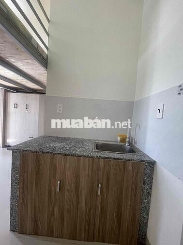 Phòng Ban Công Ngay Công Viên Làng Hoa