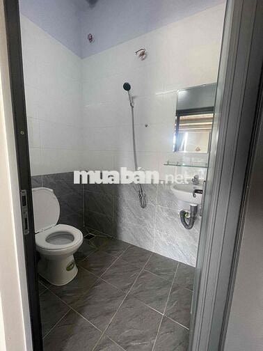 Phòng Ban Công Ngay Công Viên Làng Hoa