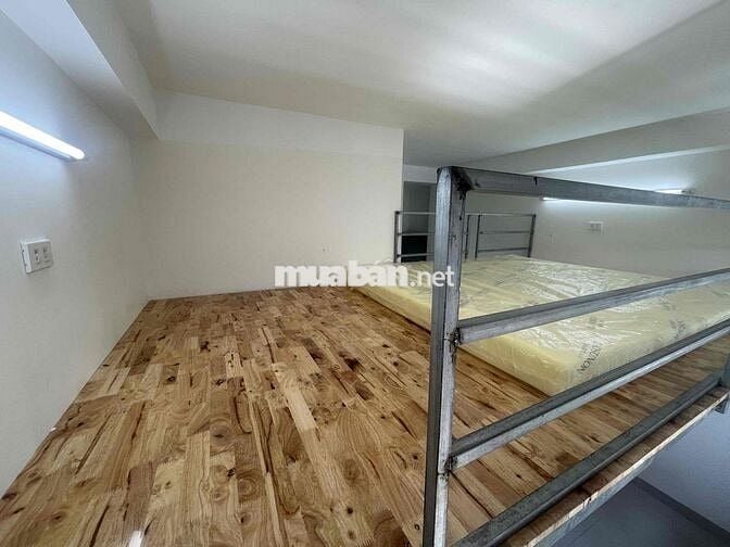 Phòng Ban Công Ngay Công Viên Làng Hoa