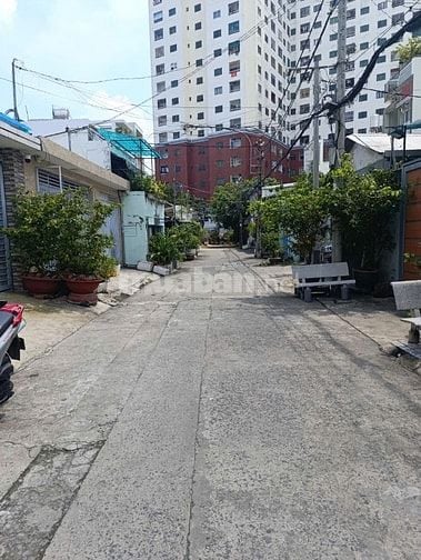 BAN NHA GAN HANG XANH, HEM XE HOI, KHU AN NINH , YEN TINH