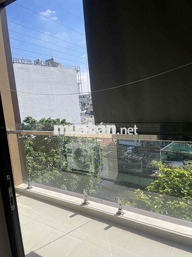 Phòng Ban Công Ngay Công Viên Làng Hoa